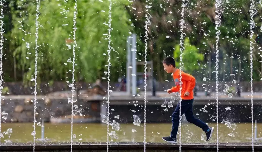 Jiangxi Upstairs Tourist Resort Interactive Fountain, China4