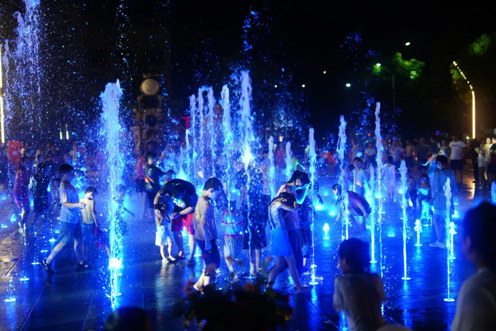 Fontes Musicais no Cazaquistão: Uma Jornada pela História e Design 9 Chenhua Square-musical dancing fountain