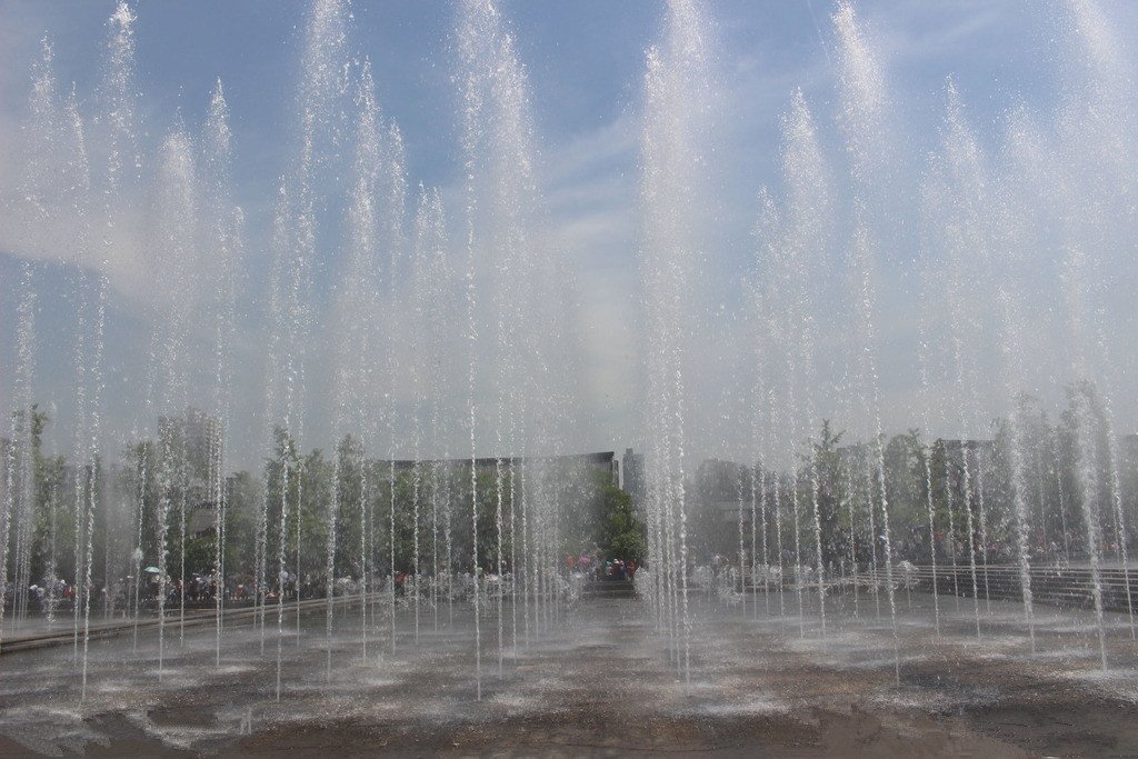 dry deck fountain