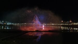 floating music fountain in india Плавающий музыкальный фонтан в Индии