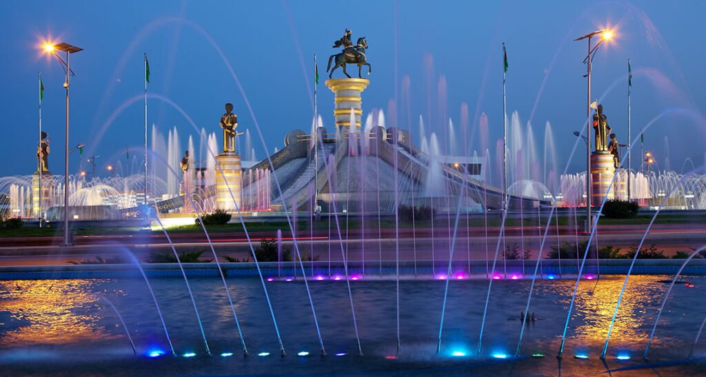 Fontes dançantes no Turcomenistão: uma mistura hipnotizante de água, luz e música 1 Ashgabat Fountain Complex