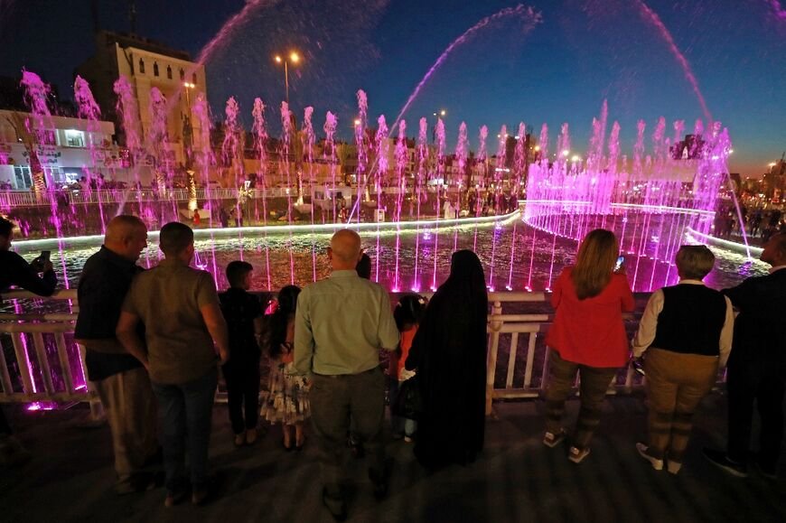 Fontes de água dançantes no Iraque: uma fusão de cultura, fé e design moderno 3 Tahrir Square fountain 2